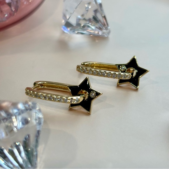 Rectangular hoop earrings. - Picture 2 of 4